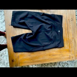 Lululemon 10 inch biker short  great condition